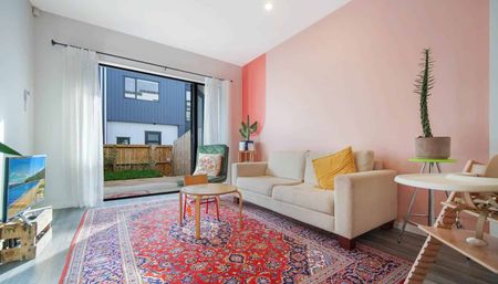 Stunning 2Bedroom with spacious storage townho... - Photo 2