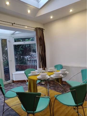 Room in a Shared House, Burley Road, LS4 - Photo 5