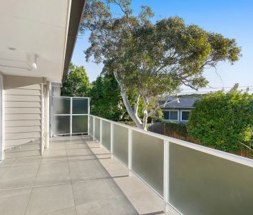 Stunning Upper Duplex - Utilities Included - Photo 3