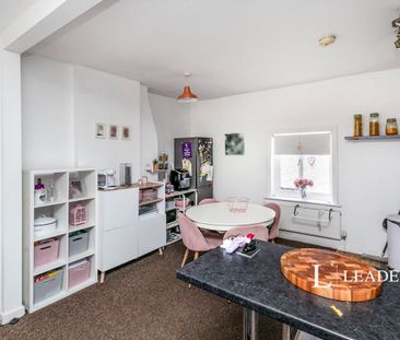 3 bedroom apartment to rent High Street, Deanshanger, MK19 6HR - Photo 4