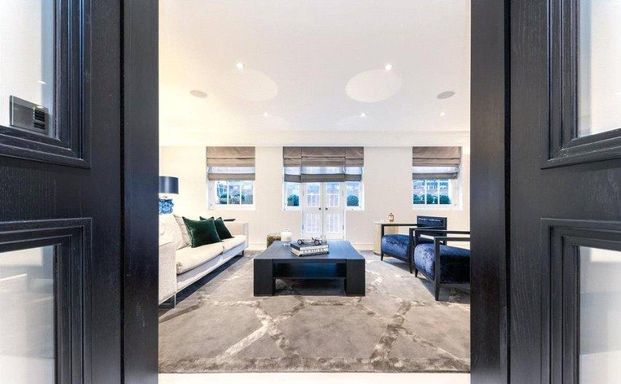 4 bedroom terraced house to rent - Photo 1