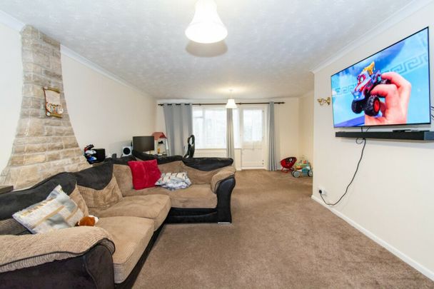 4 Bed Detached House Egdon Drive - Photo 1