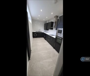 3 bedroom end of terrace house to rent - Photo 5