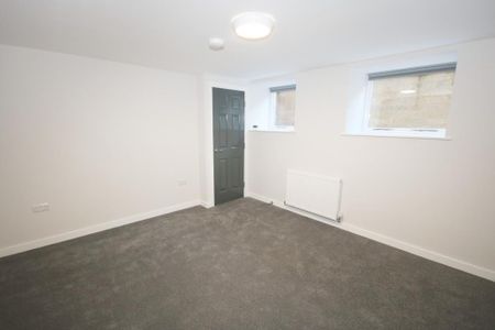 2 bedroom ground floor flat to rent - Photo 2