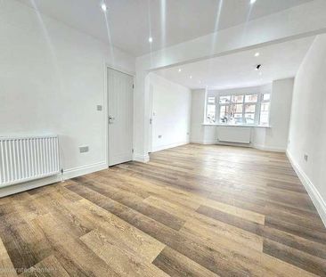 Milford Gardens, Edgware, HA8 - Photo 2