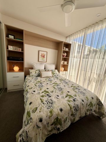 Lakefront Stunner - Executive Apartment with Views - Fully Furnished! - Photo 5