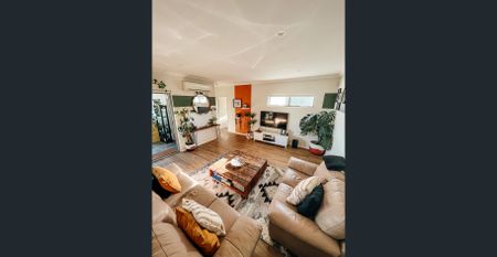 Modern Apartment, Coastal living - Photo 2