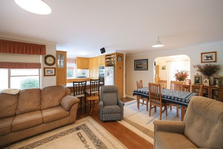 Modern 3 Bedroom Home in Quiet Cul-De-Sac - Photo 4