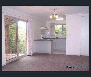 Convenient and Spacious Coorparoo Unit - Photo 1