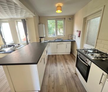 3 bedroom semi-detached house to rent - Photo 4