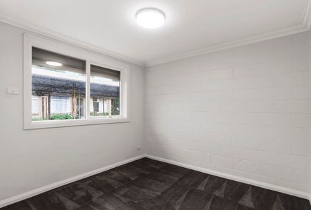 Chic Urban Living in Mitcham – Renovated 2-Bed Unit - Photo 2