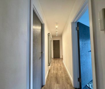 Price £2,000 pcm - Available Now - Part Furnished - Photo 2