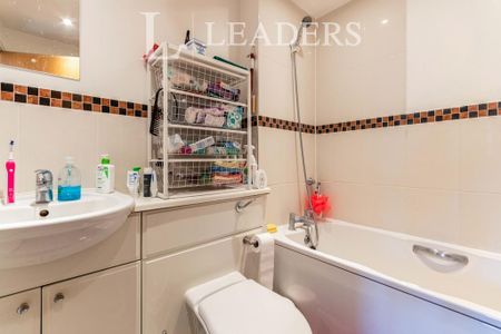 2 bedroom flat to rent - Photo 5