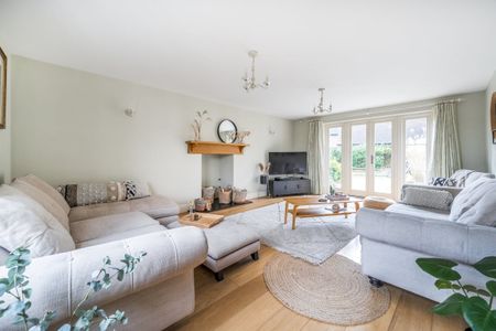 5 bedroom detached house to rent - Photo 2