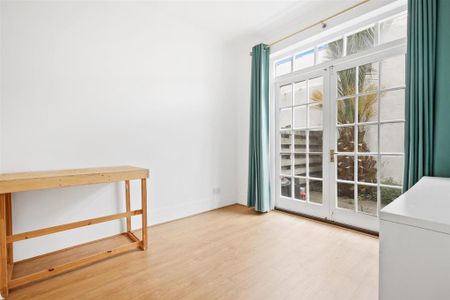 4 bedroom terraced house to rent - Photo 3