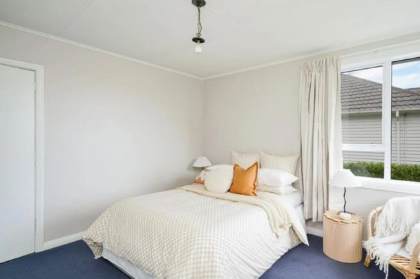 Freshly renovated and ready for new tenants! - Photo 1