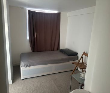 Room in a Shared House, Midhurst Avenue, CR0 - Photo 5