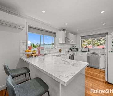 Spacious & Sunny home in Lenah Valley - Prime Location! - Photo 4