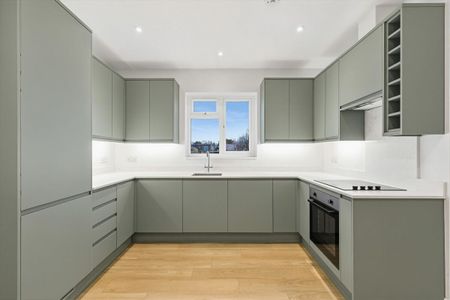 Beautifully refurbished Top floor one-bedroom apartment, W5. - Photo 4