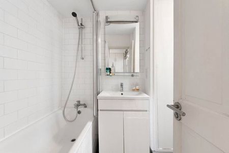 1 bedroom flat with 1 reception and 1 bathroom in Carrington Street, W1J - Photo 4