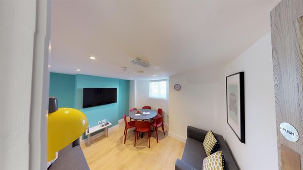 House - Terraced For Rent 31 Hampshire Terrace, Portsmouth - Photo 1