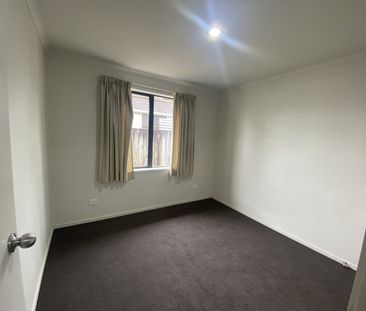 This modern three‑bedroom apartment is perfectly positioned just a ... - Photo 1