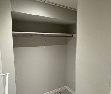 For Lease - 8 Poplar Plains Crescent Unit# B, Toronto, Ontario - Photo 5