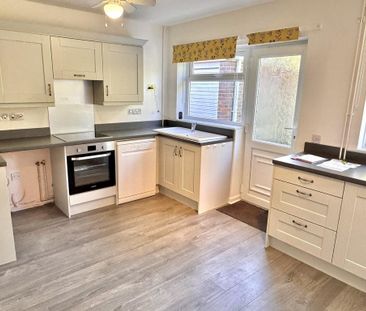 3 bedroom detached bungalow to rent - Photo 4