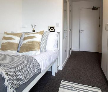 1 bedroom in a flat share to rent - Photo 5