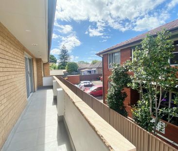 Conveniently Located 2 Bedroom Unit! - Photo 5