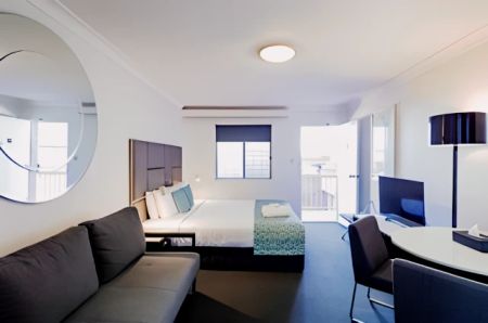 Brilliant studio in Redfern - Photo 5