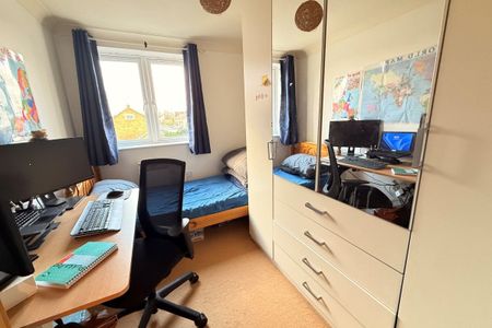 Stortford Hall Park - Photo 2