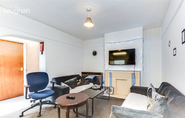 4 bedroom semi-detached house to rent - Photo 1