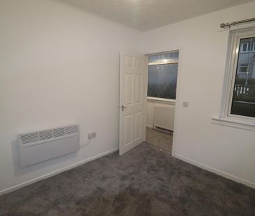 4 bedroom semi-detached house to rent - Photo 3