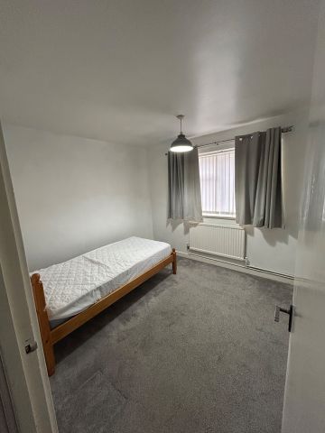 2 Bed Terraced House, Temple View Road, LS9 - Photo 3