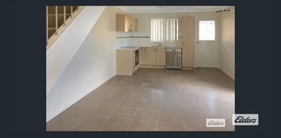 Charming 2-Bedroom Duplex in Prime Location - Photo 2