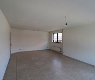 Een appartement op de 1ste verdieping rechts met 2 slaapkamers, ter... - Photo 6