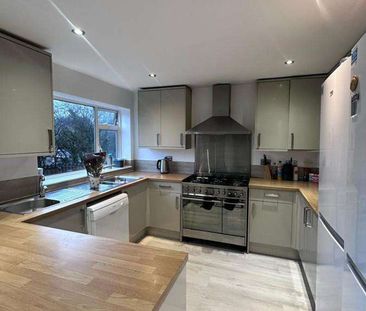 🤸‍♂️ Plenty of Living Space Inside And Out! Amazing Kitchen And Gar... - Photo 3