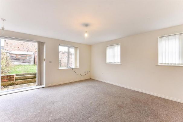 3 bedroom semi-detached house to rent - Photo 1