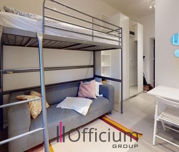 Kawalerka w kamienicy na Pradze Płd. - Photo 1