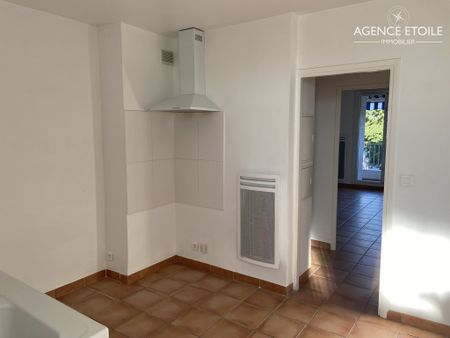 Appartement 3 pièces 57m2 MARSEILLE 8EME 950 euros - Photo 3