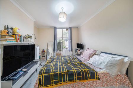 3 bedroom flat to rent - Photo 2