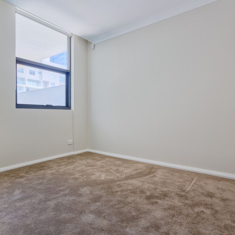 Super modern and spacious apartment, located in one of Parramatta's premier residential district - Photo 1