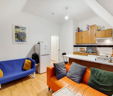 Baldry Gardens, London, SW16 - Photo 2