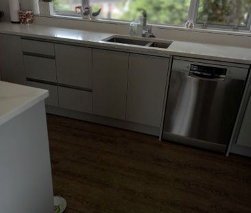 Private and sunny one bedroom unit - Photo 3