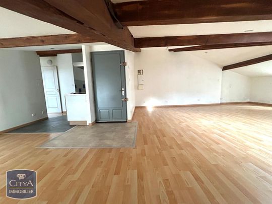 Location Appartement 2 pièces 38m² ST JUST MALMONT 43240 - Photo 1
