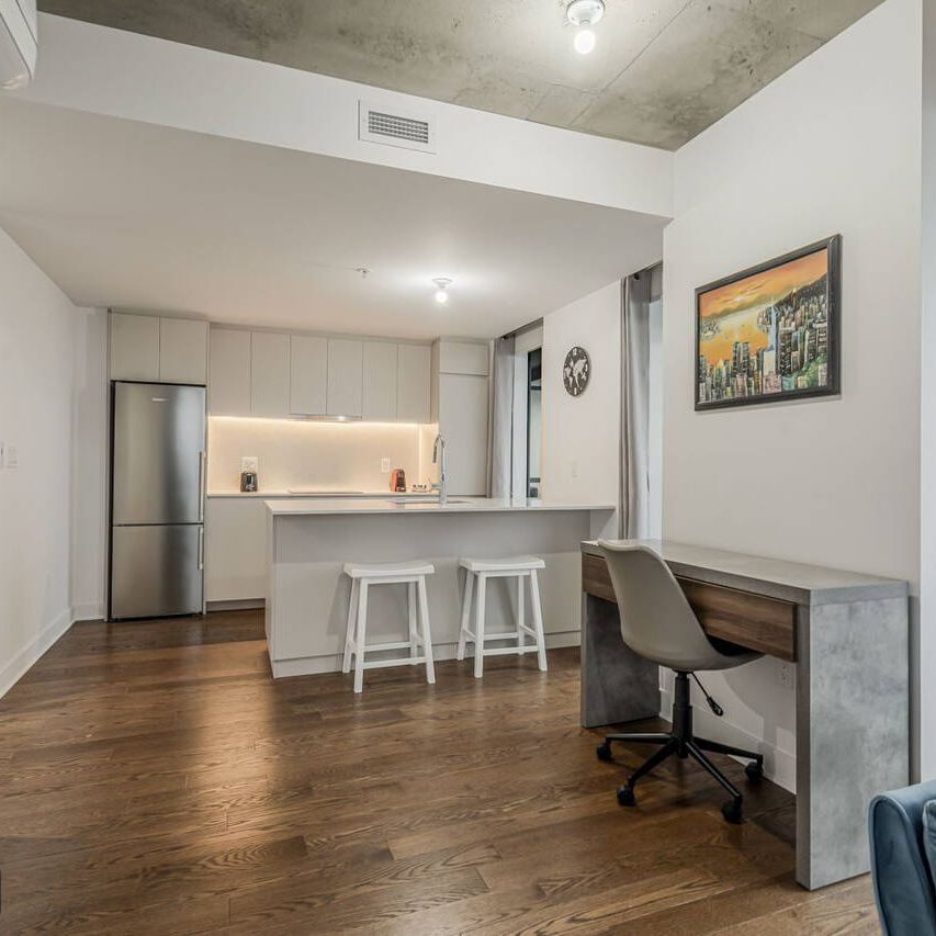 Modern furnished apartment for rent in Griffintown near downtown, Old Montréal - Photo 1