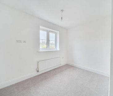 4 bedroom detached house to rent - Photo 2