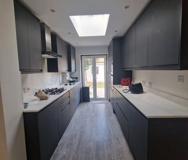 Room in a Shared House, Otley Drive, IG2 - Photo 2