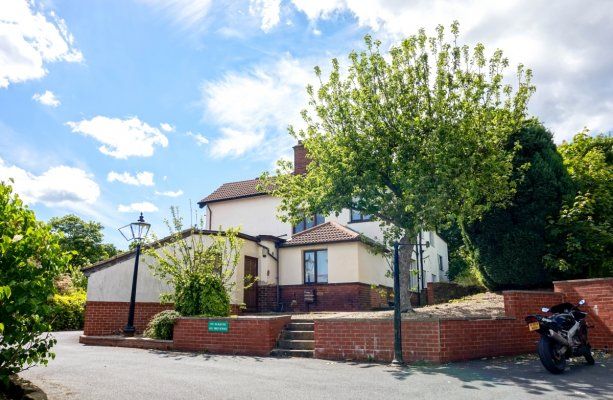 3 Bedrooms Flat 6 Headingley House - Photo 1